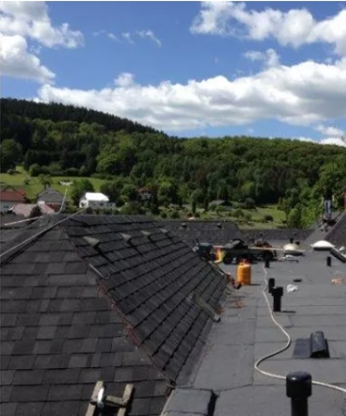 Accesorii pentru acoperișuri plate acoperite cu  șindrilă bituminoasă